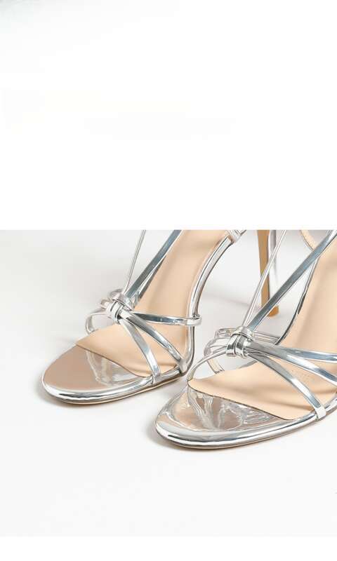 2025 Lente Nieuwe Hoge Hak Charmante Enkele Band Zilveren Sandalen_voghion.com