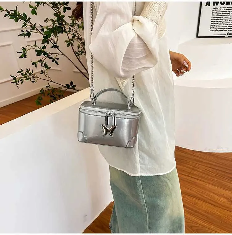 Damen Umhängetasche Aus Lackleder Mit Schmetterling Und Kette_voghion.com