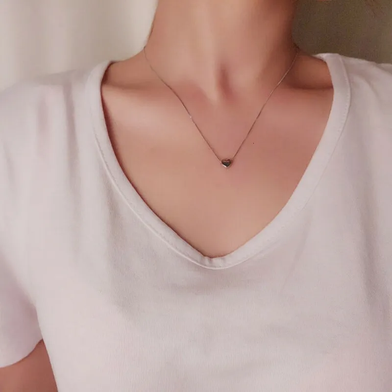 Collares de moda minimalistas con colgante liso en forma de corazón de plata esterlina, bonito collar con dije para mujer 230426_voghion.com