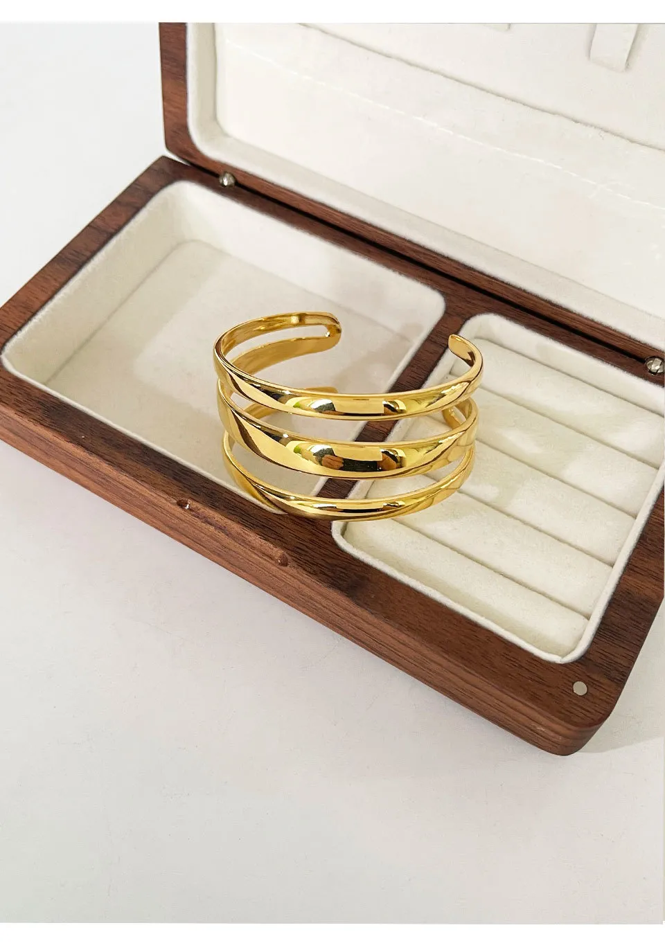 Brazalete ancho de tres capas GHIDBK de acero inoxidable con baño de PVD en oro macizo y sin deslustre, banda plana minimalista_voghion.com