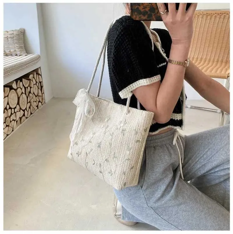 2024 New Summer Wenfei Woven Fem All Mah Portable Bucket Designer Handbag Picnic Bag Y241109_voghion.com
