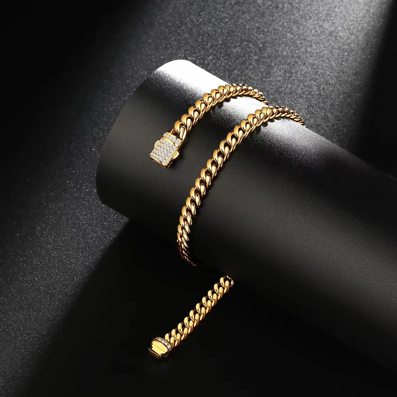 Golden Cuban Chain Necklace With White Diamond Accents_voghion.com
