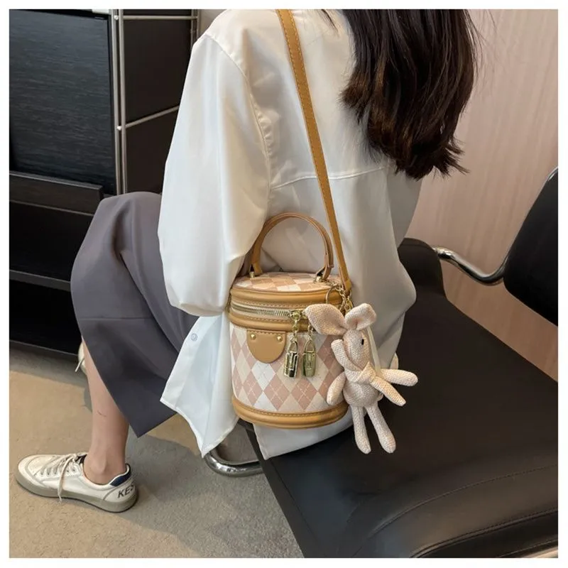 Designer Free Shipping 2025 New Fashionable Bucket Premium Texture Dia Grid Shoulder Crossbody Bag Bag For Womens_voghion.com