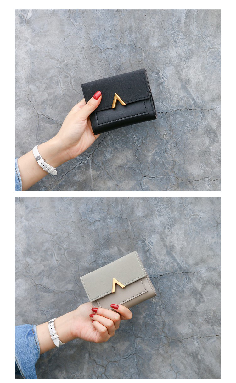 Women's Short Wallet Retro Patchwork Metal V Decorative Buckle_voghion.com