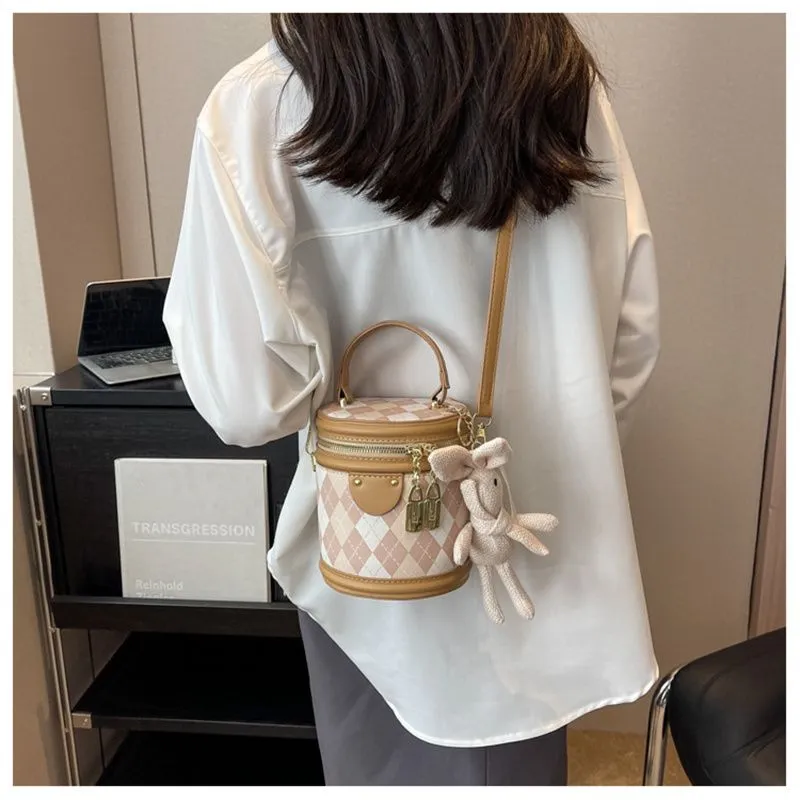 Designer Free Shipping 2025 New Fashionable Bucket Premium Texture Dia Grid Shoulder Crossbody Bag Bag For Womens_voghion.com