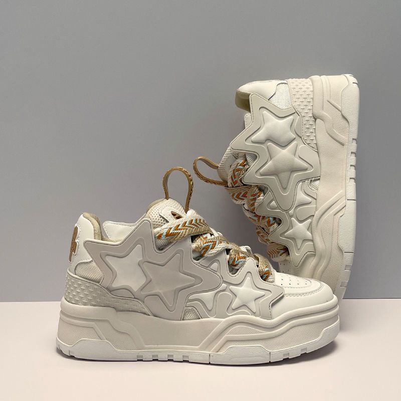 Aumenta la tendencia de los zapatos de tabla para hombre con diseño de estrella que combinan con todo._voghion.com