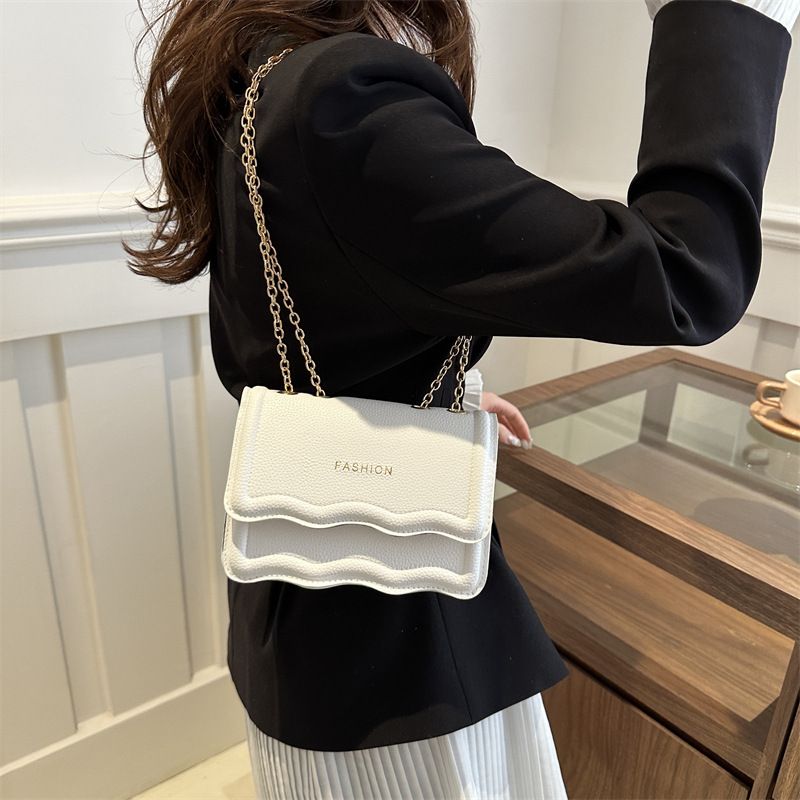 Strukturierte Achseltasche für Damen 2024, neues Nischendesign, Wellenkette, Umhängetasche mit einfacher Struktur_voghion.com