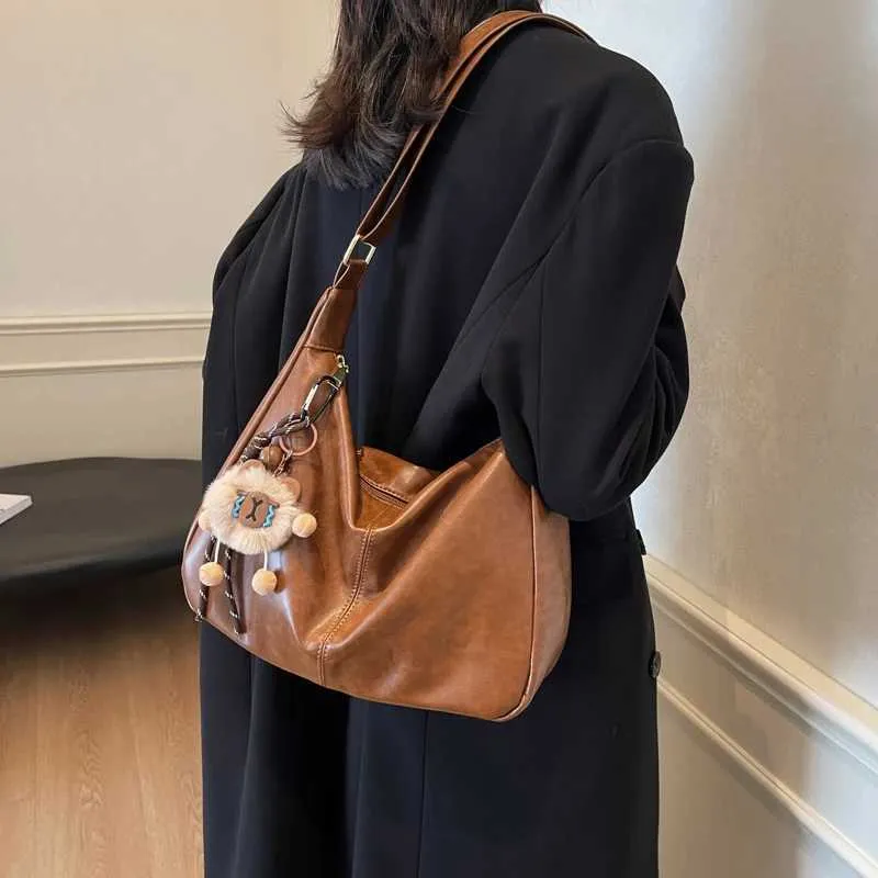 Modieuze dames schoudertas en crossbody tas voor herfst winter_voghion.com