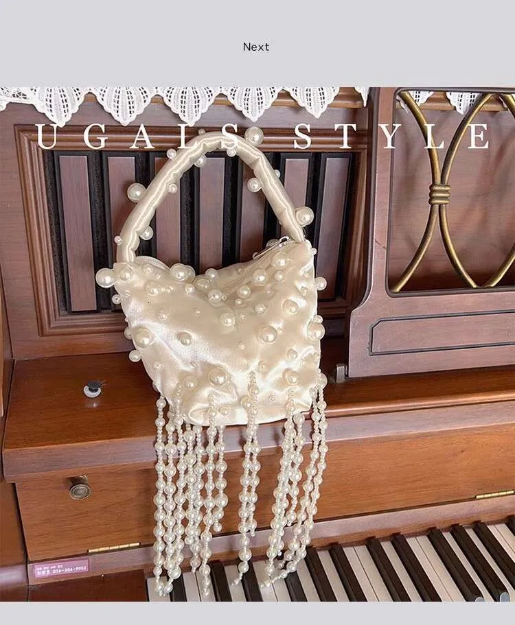Borsa a mano da donna in raso morbido con perline lucide, con perline e nappe, da sera, per matrimonio, festa, pochette, borsa a tracolla da donna, da strada_voghion.com
