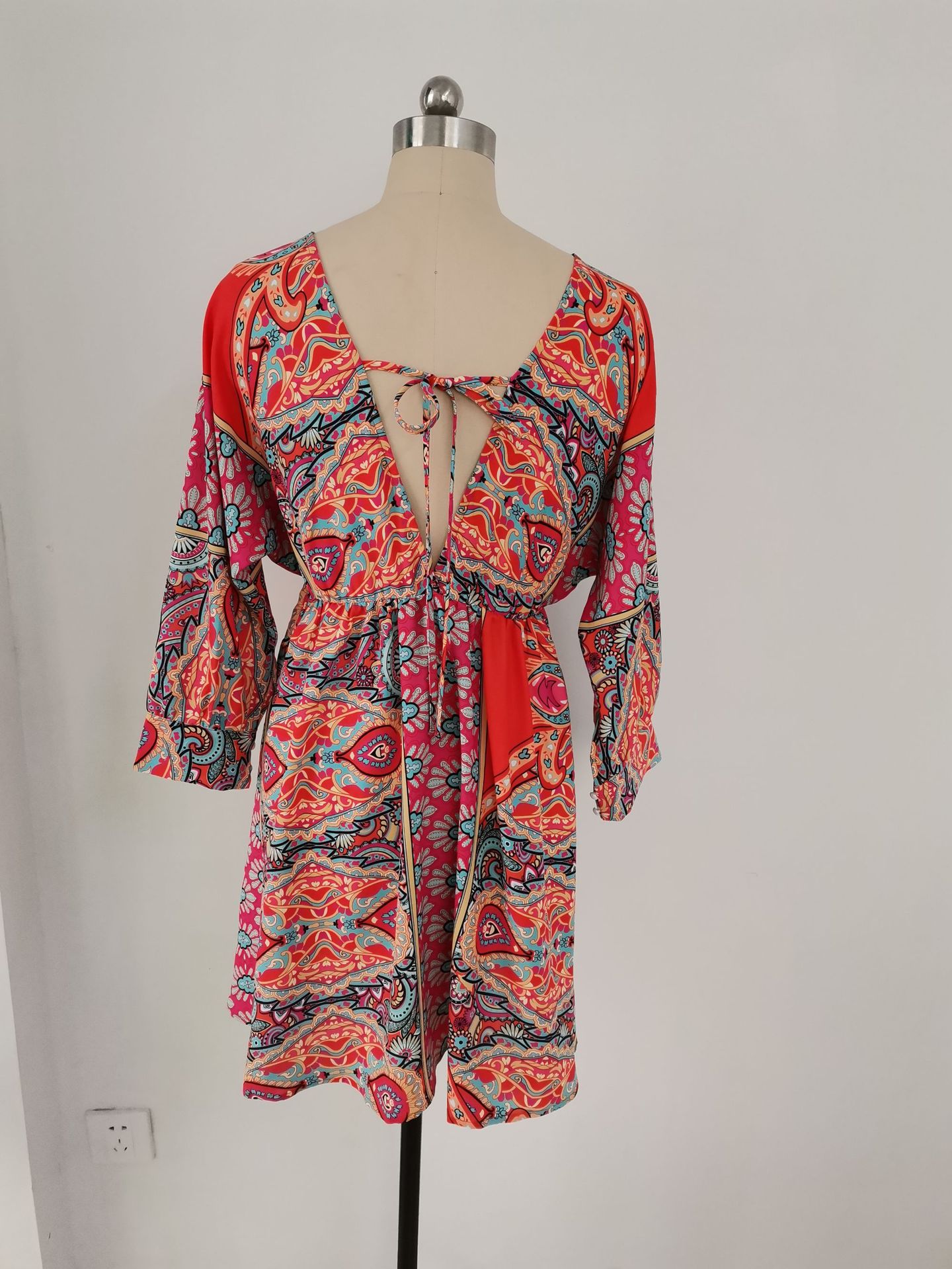 Vestito boho da donna con scollo a v e stampa elegante estivo_voghion.com