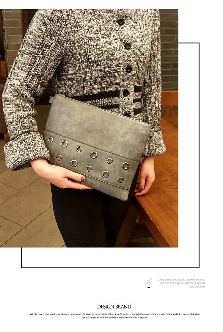 Pochette envelope con borchie borsa a tracolla borsa a spalla_voghion.com