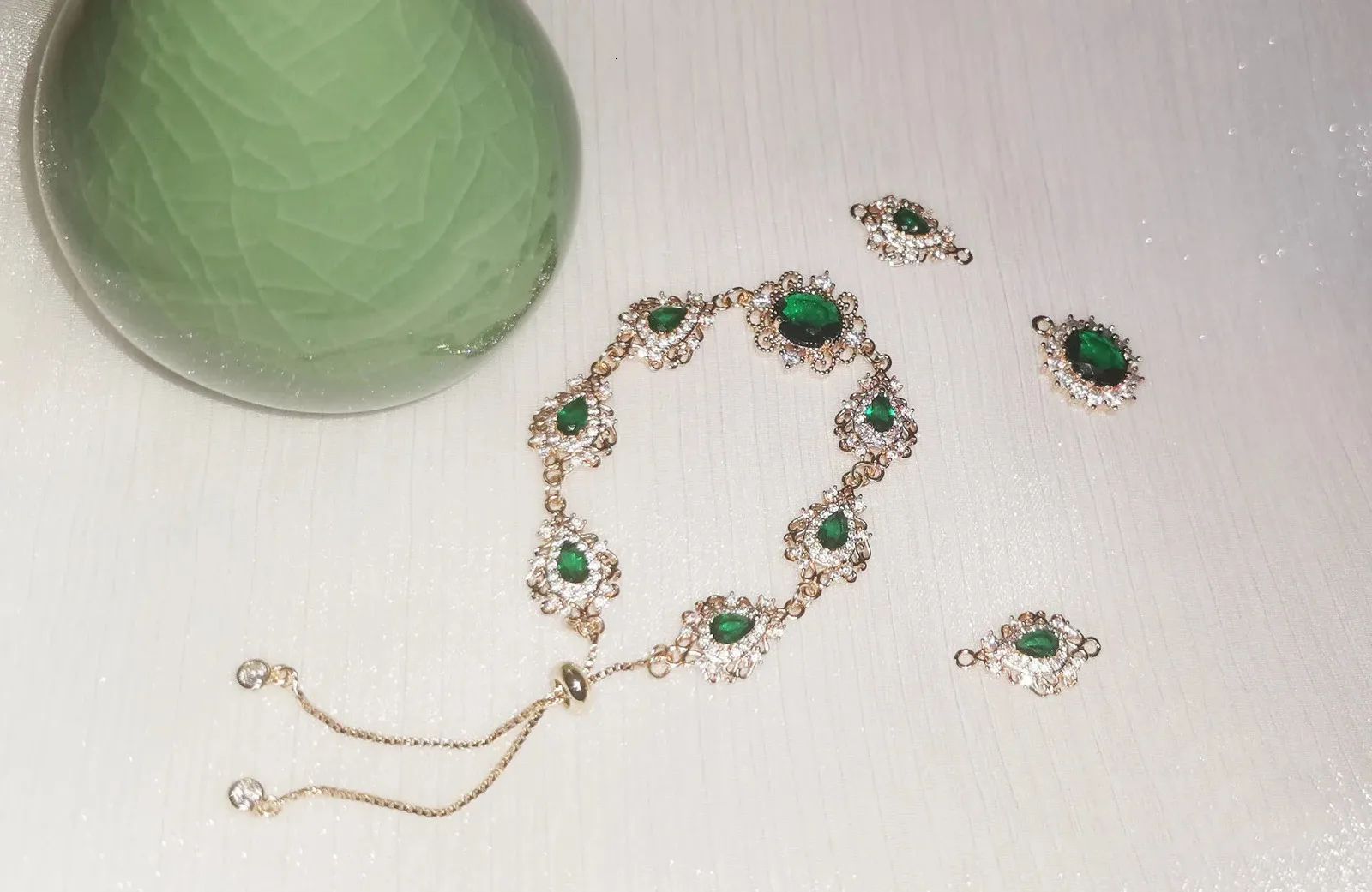 Custom zumiao green zircon woman bracelet european court jewelry 240710_voghion.com