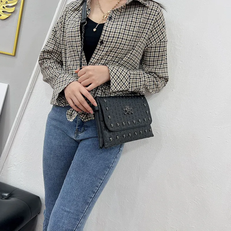 Vintage Niet Schwarz Crossbody Frauen PU Leder Messenger Coole Schädel Schulter Tasche Designer Flap Handtasche Bolso_voghion.com