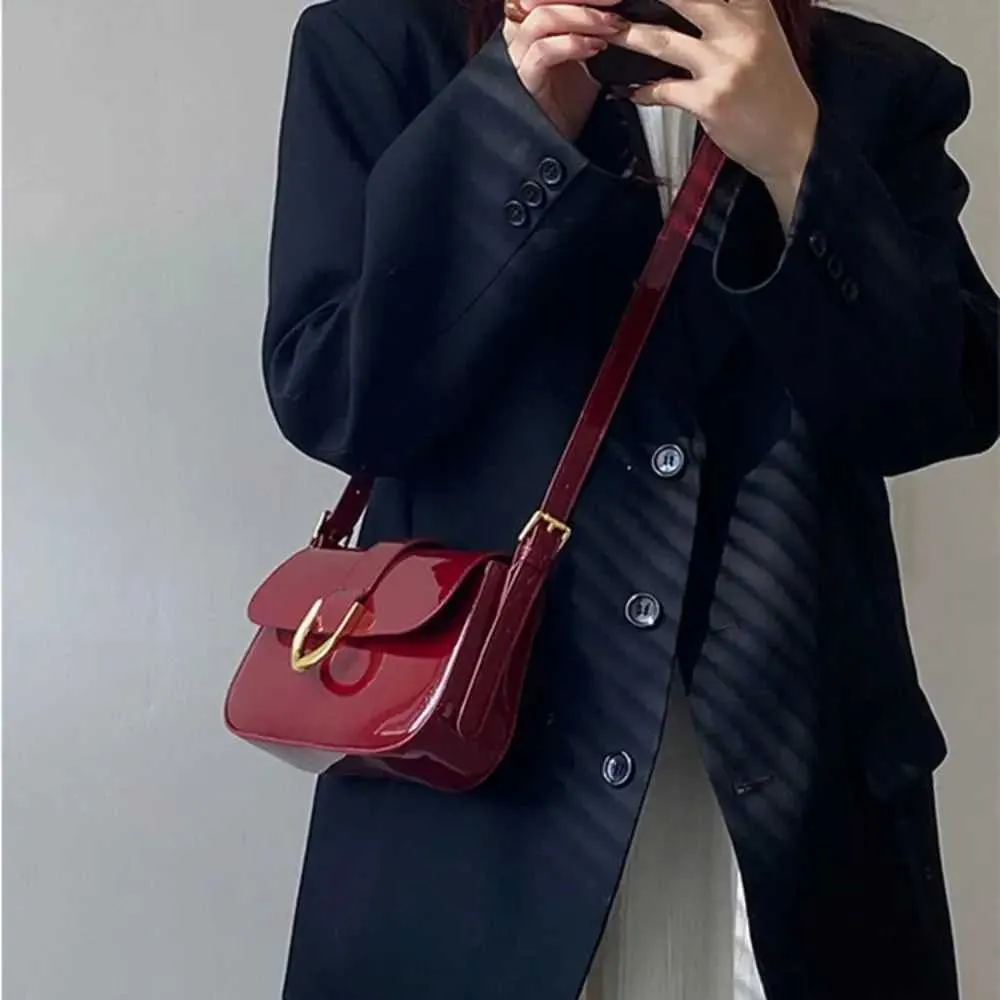 Clássico PU Couro Fivela de Ferradura Casual Crossbody Cor Sólida Bolsa de Ombro Pequena com Fecho de Zíper Mulheres Clutch_voghion.com