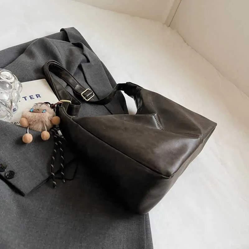 Modieuze dames schoudertas en crossbody tas voor herfst winter_voghion.com
