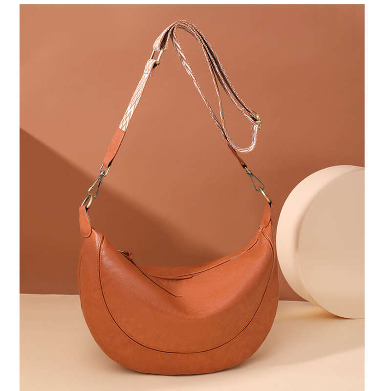 Le nuove borse da pendolare di questa stagione, borse a forma di mezzaluna, borse da donna, borse a tracolla_voghion.com