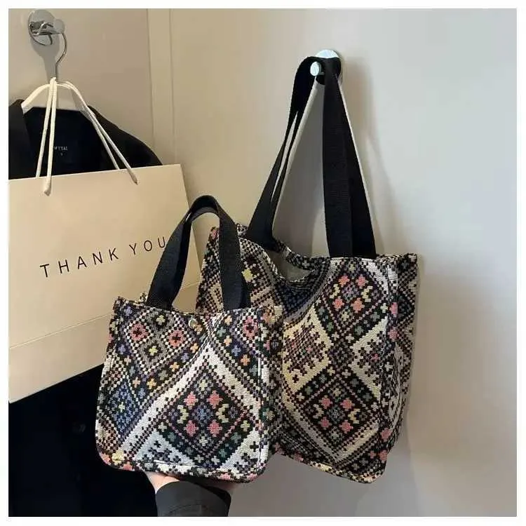 Sac à main en toile rouge de grande capacité de style ethnique 2024 pour femmes, tissé à la main, à une épaule, ins241218_voghion.com